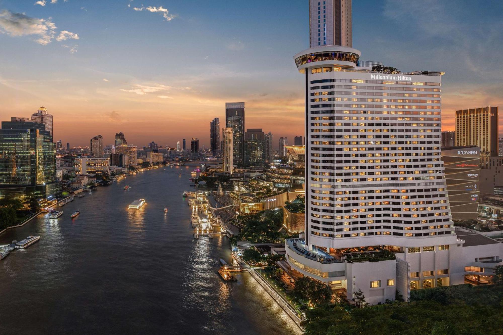 Hotel Millennium Hilton Bangkok Esterno foto The hotel in 2019